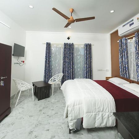 M M Residency Hotell Kochi Exteriör bild