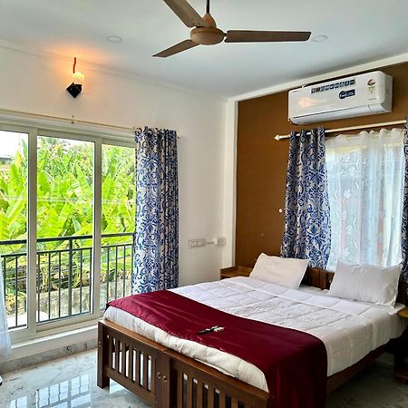 M M Residency Hotell Kochi Exteriör bild
