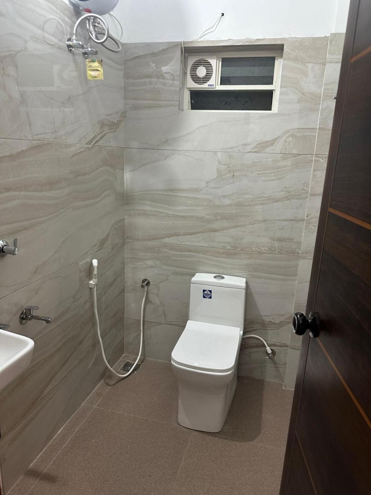 M M Residency Hotell Kochi Exteriör bild
