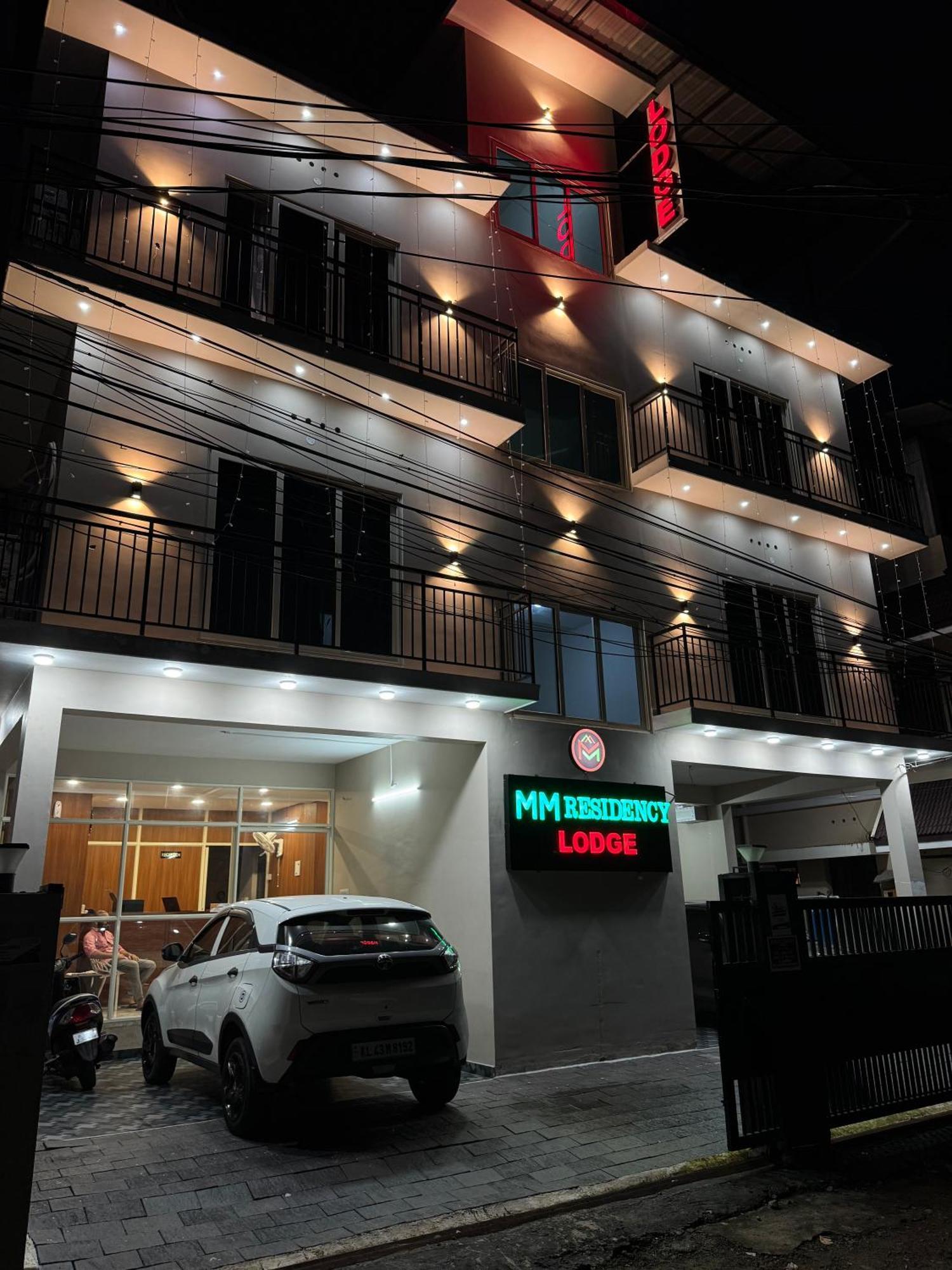 M M Residency Hotell Kochi Exteriör bild